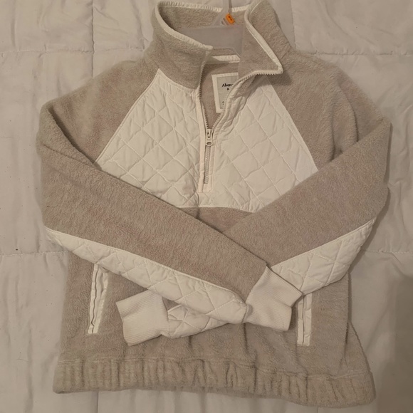 Abercrombie & Fitch Sweater - Picture 1 of 3